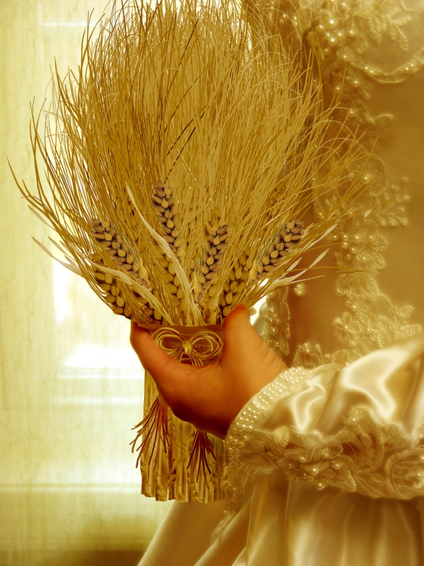 Creation of Lucky Wheat Bridal Bouquet: Step 12